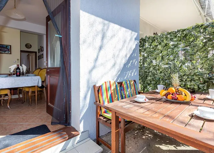 Grof Πανσιόν Selce