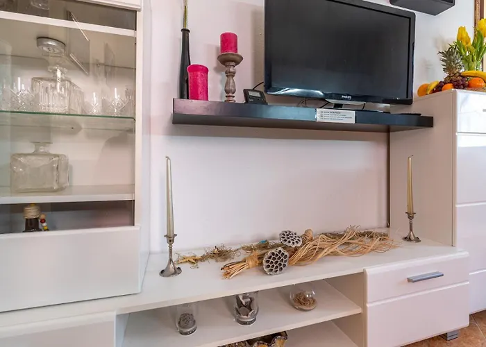 Grof Πανσιόν Selce